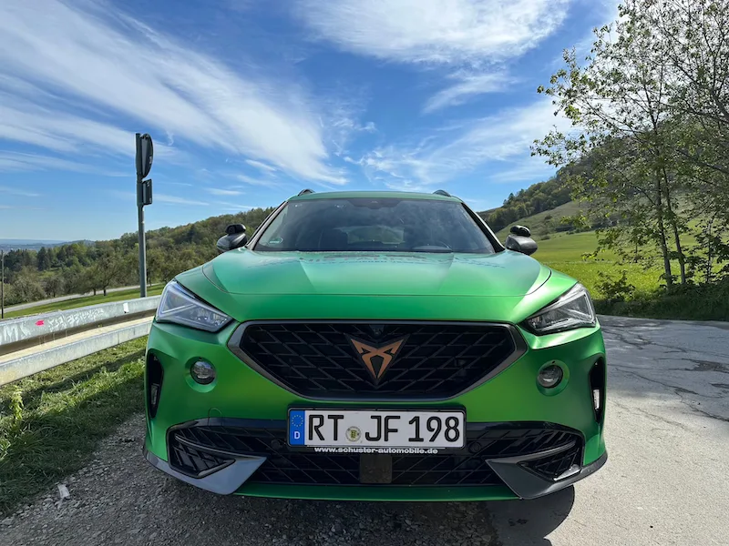 Fahrschulauto von Joshi's Fahrschule, ein grüner Cupra mit Kennzeichen RT-JF-198